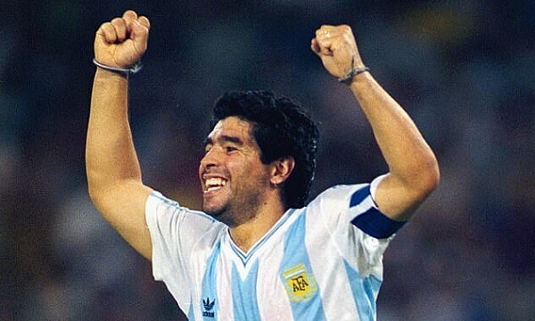 messi-ghi-ban-giong-maradona-1